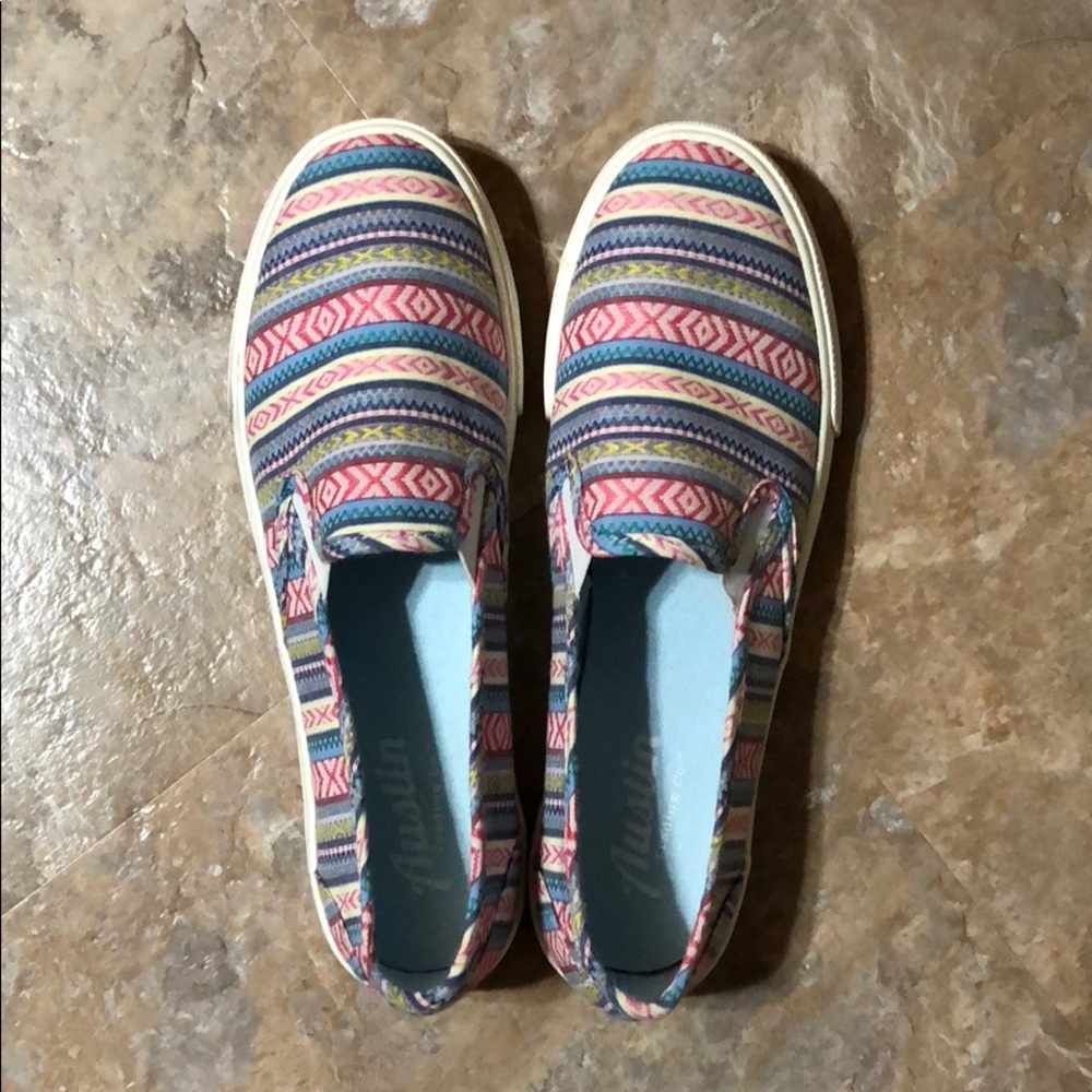 NWOT tribal shoes